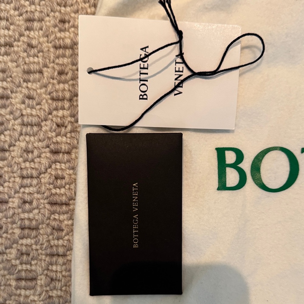 Bottega Veneta Cassette bag. Light Blue Padded Shoulder Bag - Picture 2 of 10